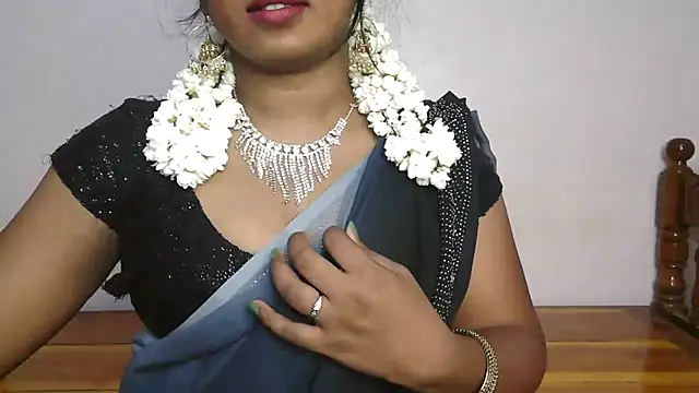 Dhiyapink online show from 03.13.25