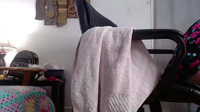 Snapshot of Candy-apple chatting on 01.24.25 Candy-apple online show from 01.24.25