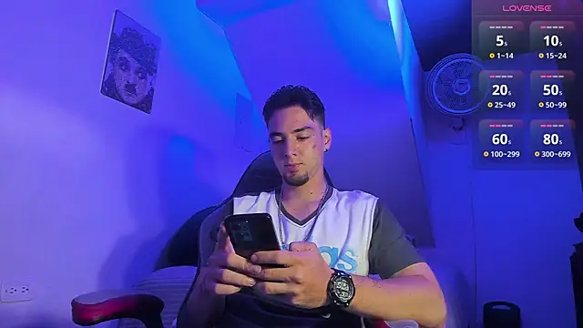 Snapshot of Alex_smith00 chatting on 12.19.25 Alex smith00 online show from 12.19.25