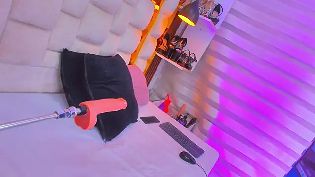 Snapshot of bigass_monic chatting on 02.14.26 bigass monic online show from 02.14.26