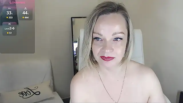 Snapshot of Tilly_Eliot chatting on 12.30.24 Tilly Eliot online show from 12.30.24