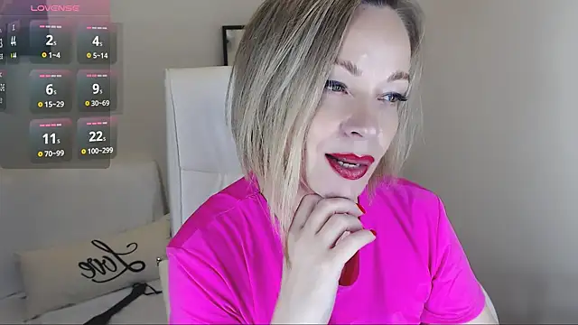 Snapshot of Tilly_Eliot chatting on 01.10.25 Tilly Eliot online show from 01.10.25