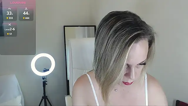Snapshot of Tilly_Eliot chatting on 01.29.25 Tilly Eliot online show from 01.29.25