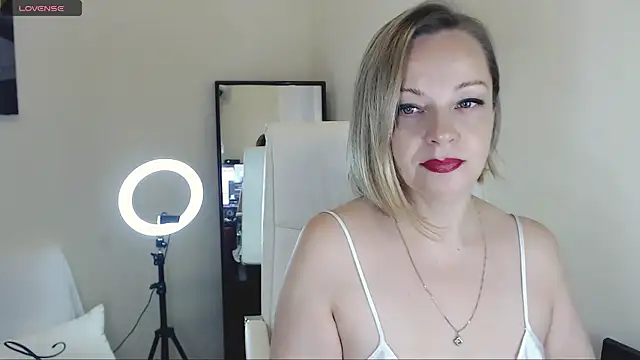 Snapshot of Tilly_Eliot chatting on 02.03.25 Tilly Eliot online show from 02.03.25