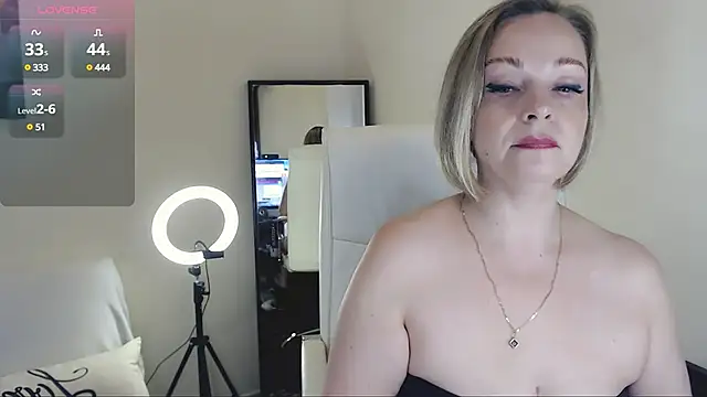 Snapshot of Tilly_Eliot chatting on 02.15.25 Tilly Eliot online show from 02.15.25