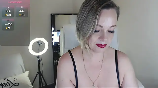 Snapshot of Tilly_Eliot chatting on 02.17.25 Tilly Eliot online show from 02.17.25