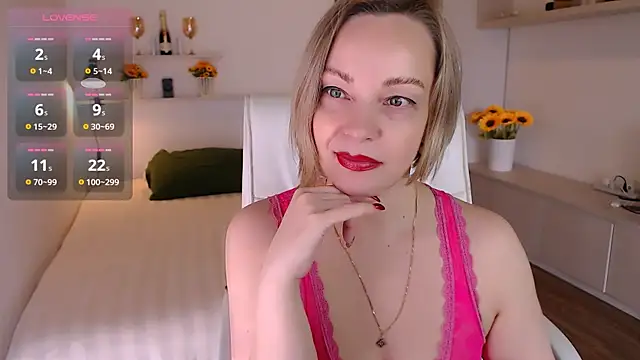 Snapshot of Tilly_Eliot chatting on 09.20.25 Tilly Eliot online show from 09.20.25