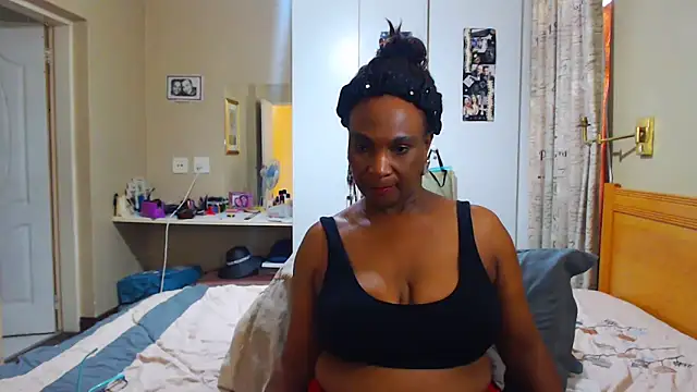 Snapshot of Hotgrannyx chatting on 01.28.25 Hotgrannyx online show from 01.28.25