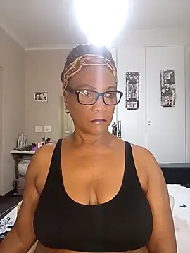 Snapshot of Hotgrannyx chatting on 09.28.25 Hotgrannyx online show from 09.28.25