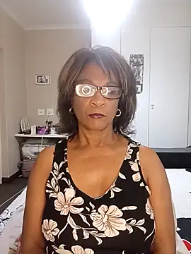 Snapshot of Hotgrannyx chatting on 10.16.25 Hotgrannyx online show from 10.16.25