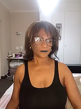 Snapshot of Hotgrannyx chatting on 10.21.25 Hotgrannyx online show from 10.21.25