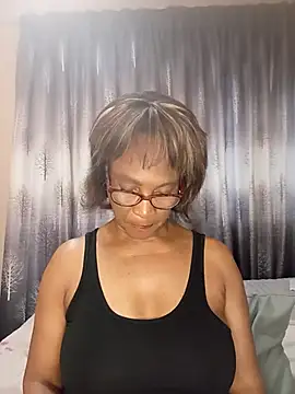 Snapshot of Hotgrannyx chatting on 12.19.25 Hotgrannyx online show from 12.19.25