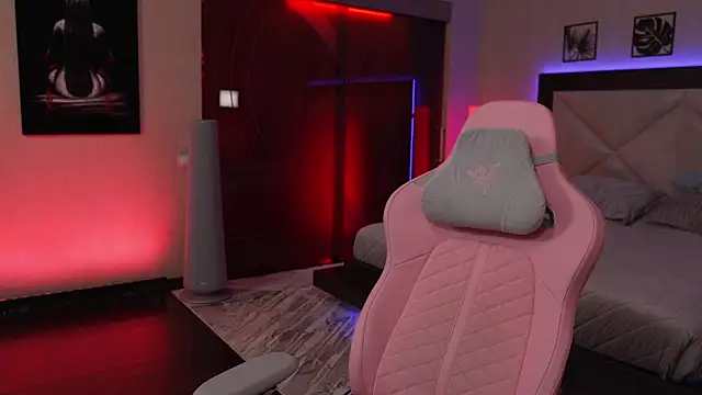 GirlGogo online show from 11.25.25