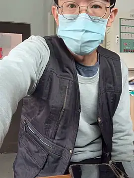 Snapshot of o0-69o chatting on 12.19.24 o0-69o online show from 12.19.24