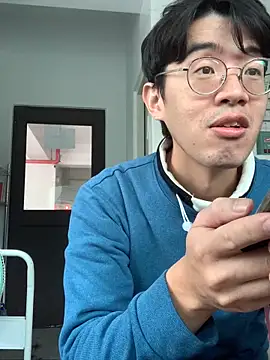 Snapshot of o0-69o chatting on 12.27.24 o0-69o online show from 12.27.24