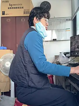 Snapshot of o0-69o chatting on 02.05.25 o0-69o online show from 02.05.25