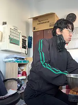 Snapshot of o0-69o chatting on 02.10.25 o0-69o online show from 02.10.25