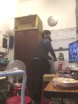 Snapshot of o0-69o chatting on 02.12.25 o0-69o online show from 02.12.25