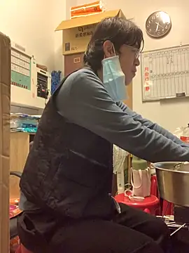 Snapshot of o0-69o chatting on 03.04.25 o0-69o online show from 03.04.25