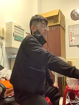 Snapshot of o0-69o chatting on 03.17.25 o0-69o online show from 03.17.25