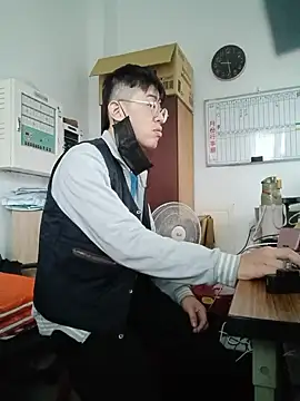 Snapshot of o0-69o chatting on 03.18.25 o0-69o online show from 03.18.25