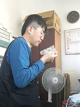 Snapshot of o0-69o chatting on 03.21.25 o0-69o online show from 03.21.25