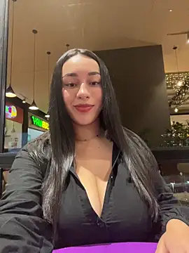 Snapshot of Roseechannel chatting on 12.17.25 Roseechannel online show from 12.17.25