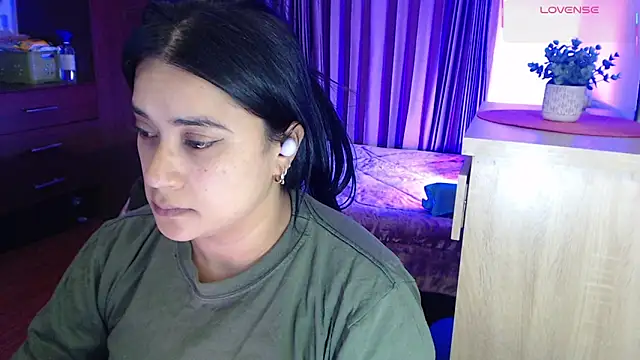 Snapshot of princesskelly chatting on 10.21.25 princesskelly online show from 10.21.25