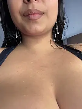 Snapshot of RsellAmb chatting on 11.25.25 RsellAmb online show from 11.25.25