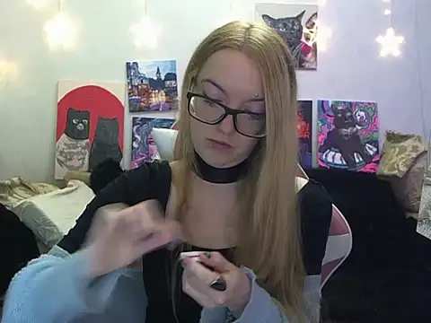 Snapshot of SecretSophia chatting on 10.31.25 SecretSophia online show from 10.31.25