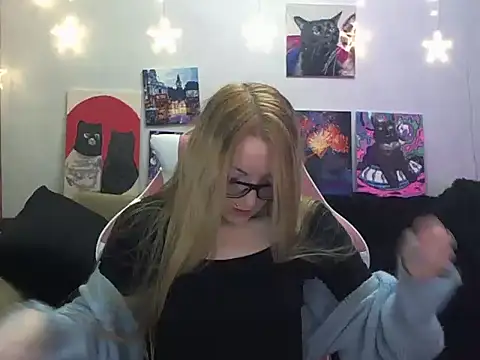 Snapshot of SecretSophia chatting on 11.07.25 SecretSophia online show from 11.07.25