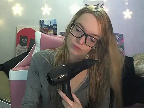 Snapshot of SecretSophia chatting on 11.18.25 SecretSophia online show from 11.18.25