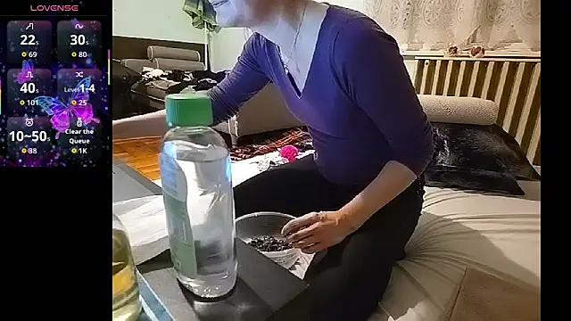 Analimado18 online show from 10.27.25