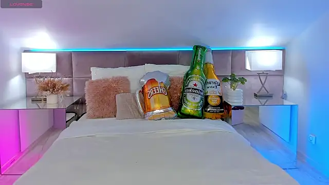 MiaMuse online show from 09.21.25