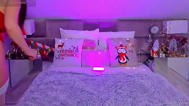 MiaMuse online show from 12.14.25