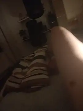 Snapshot of Untrhund23 chatting on 12.22.25 Untrhund23 online show from 12.22.25