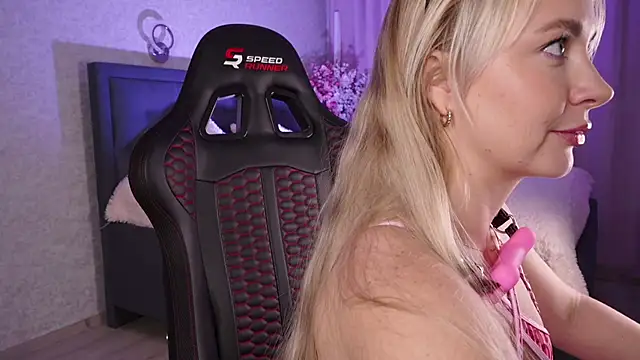 Kitty Ricky online show from 12.01.25