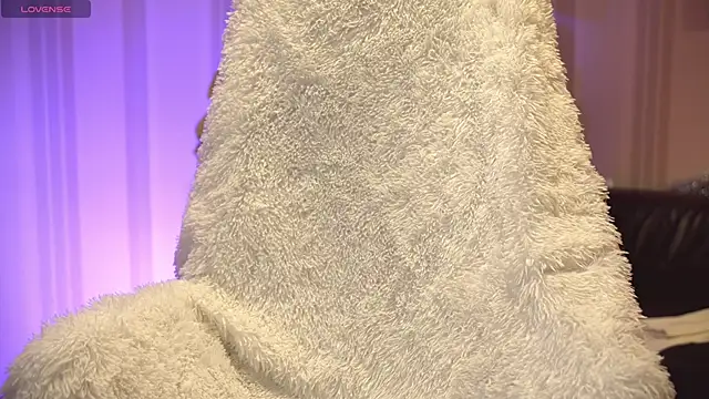 Danielle Thomas online show from 12.21.24