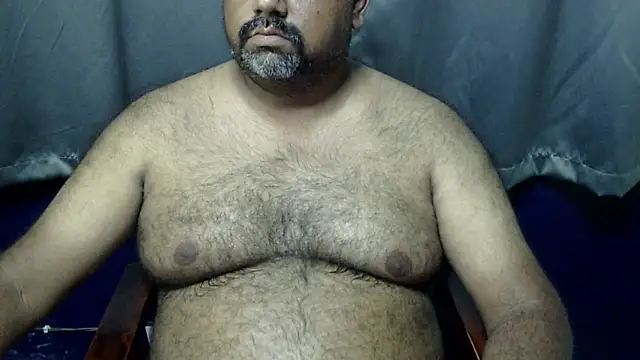 Snapshot of hairysubcub_70 chatting on 05.06.26 hairysubcub 70 online show from 05.06.26