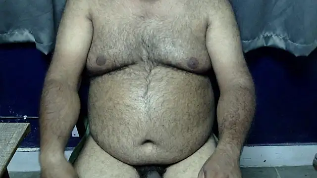 Snapshot of hairysubcub_70 chatting on 05.17.26 hairysubcub 70 online show from 05.17.26
