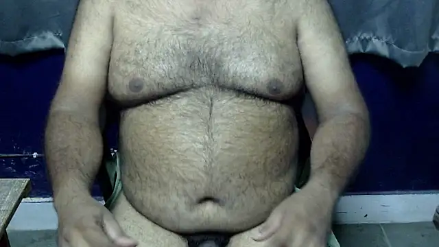 Snapshot of hairysubcub_70 chatting on 05.19.26 hairysubcub 70 online show from 05.19.26