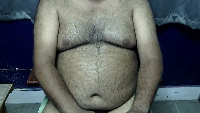 Snapshot of hairysubcub_70 chatting on 05.28.26 hairysubcub 70 online show from 05.28.26