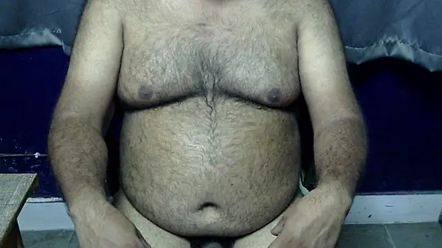 Snapshot of hairysubcub_70 chatting on 06.01.26 hairysubcub 70 online show from 06.01.26