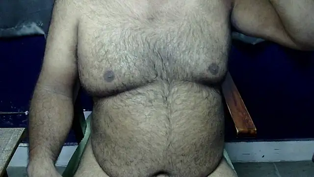 Snapshot of hairysubcub_70 chatting on 06.05.26 hairysubcub 70 online show from 06.05.26