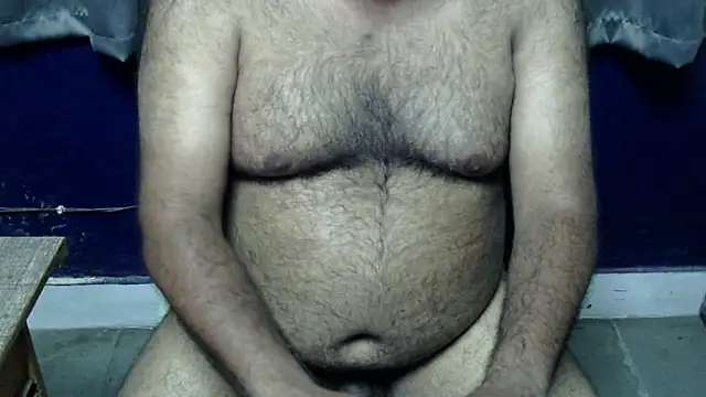 Snapshot of hairysubcub_70 chatting on 06.06.26 hairysubcub 70 online show from 06.06.26