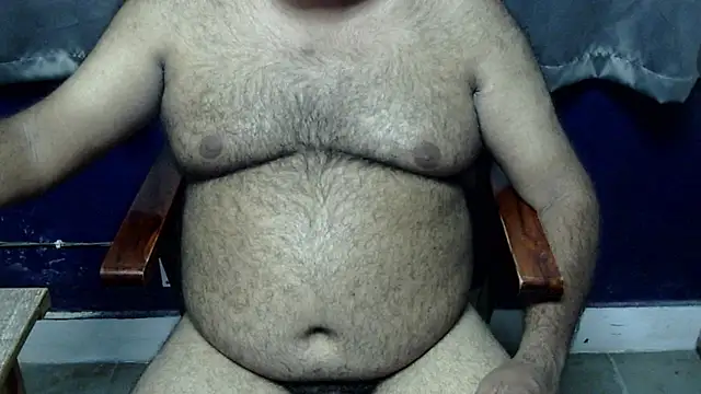 Snapshot of hairysubcub_70 chatting on 06.08.26 hairysubcub 70 online show from 06.08.26