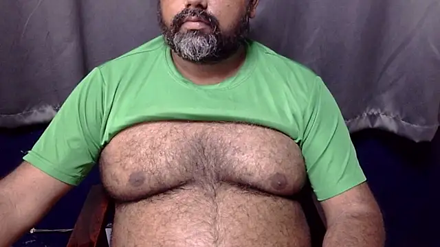 Snapshot of hairysubcub_70 chatting on 06.09.26 hairysubcub 70 online show from 06.09.26