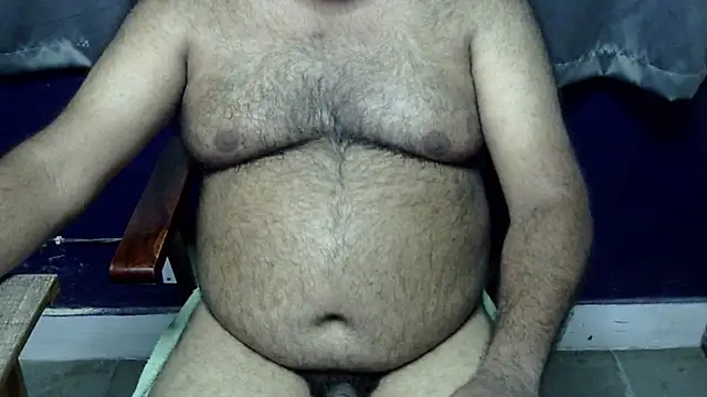 Snapshot of hairysubcub_70 chatting on 06.11.26 hairysubcub 70 online show from 06.11.26