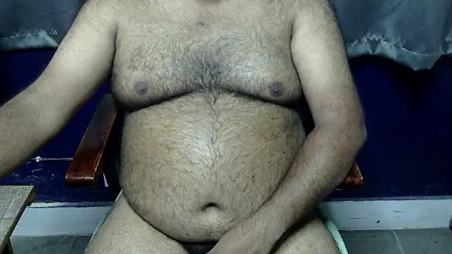 Snapshot of hairysubcub_70 chatting on 06.13.26 hairysubcub 70 online show from 06.13.26