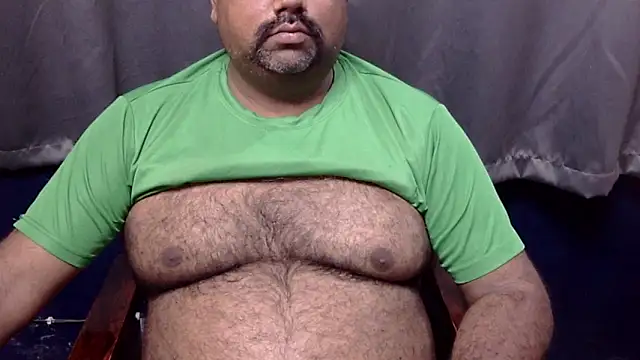 Snapshot of hairysubcub_70 chatting on 06.15.26 hairysubcub 70 online show from 06.15.26